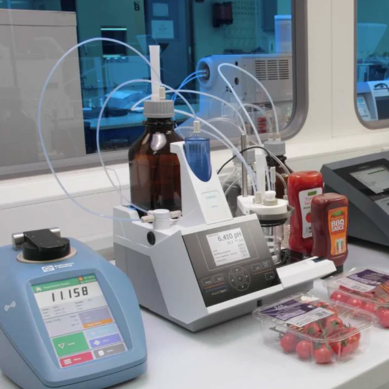 Peralatan laboratorium dan bahan standar kimia bersertifikat untuk pengujian dan kalibrasi sesuai ISO/IEC 17025